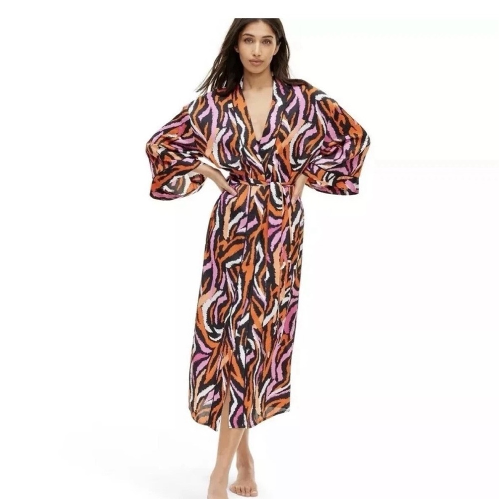 NWT DVF long satin robe